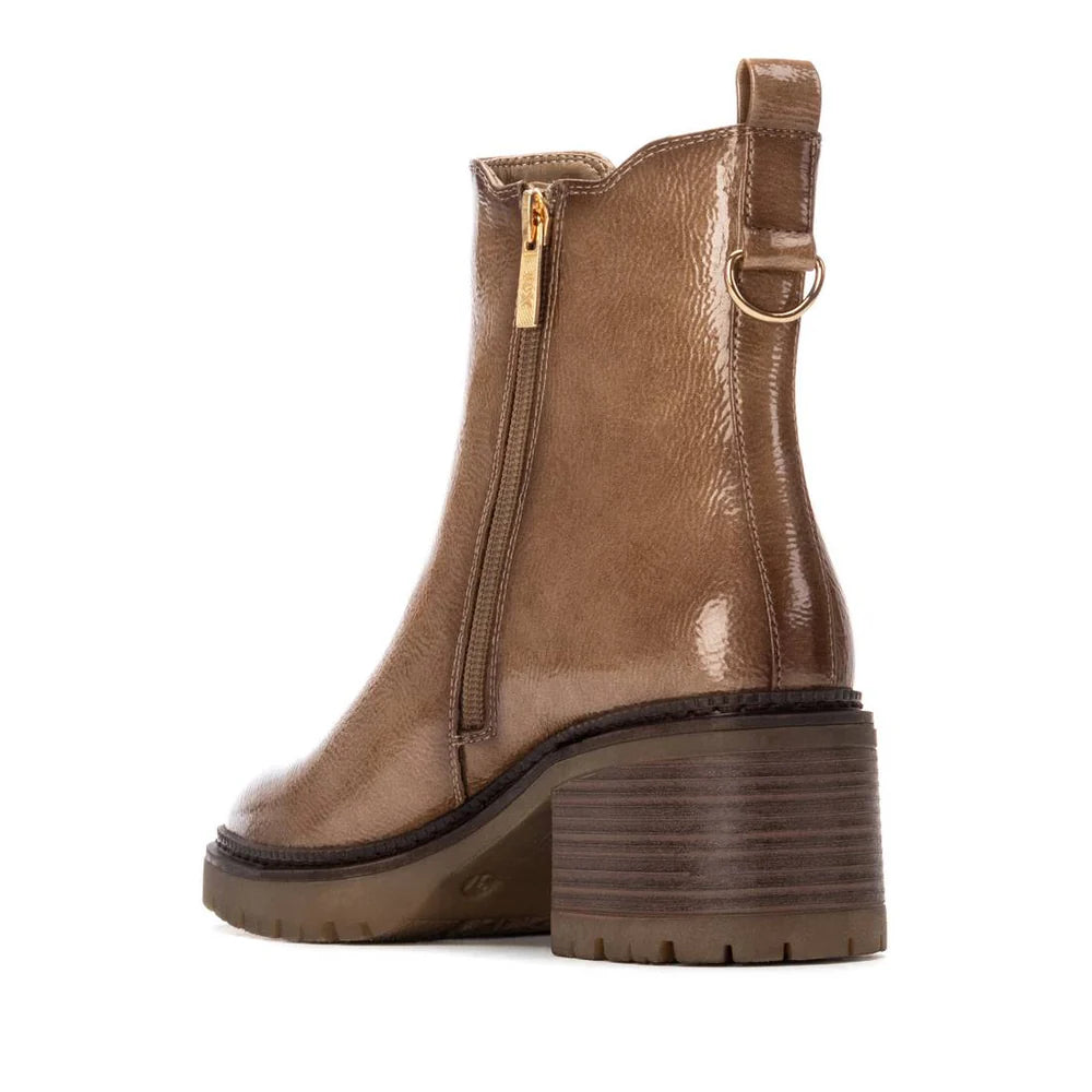 XTI 144277 Patent Ankle Boot - Beige