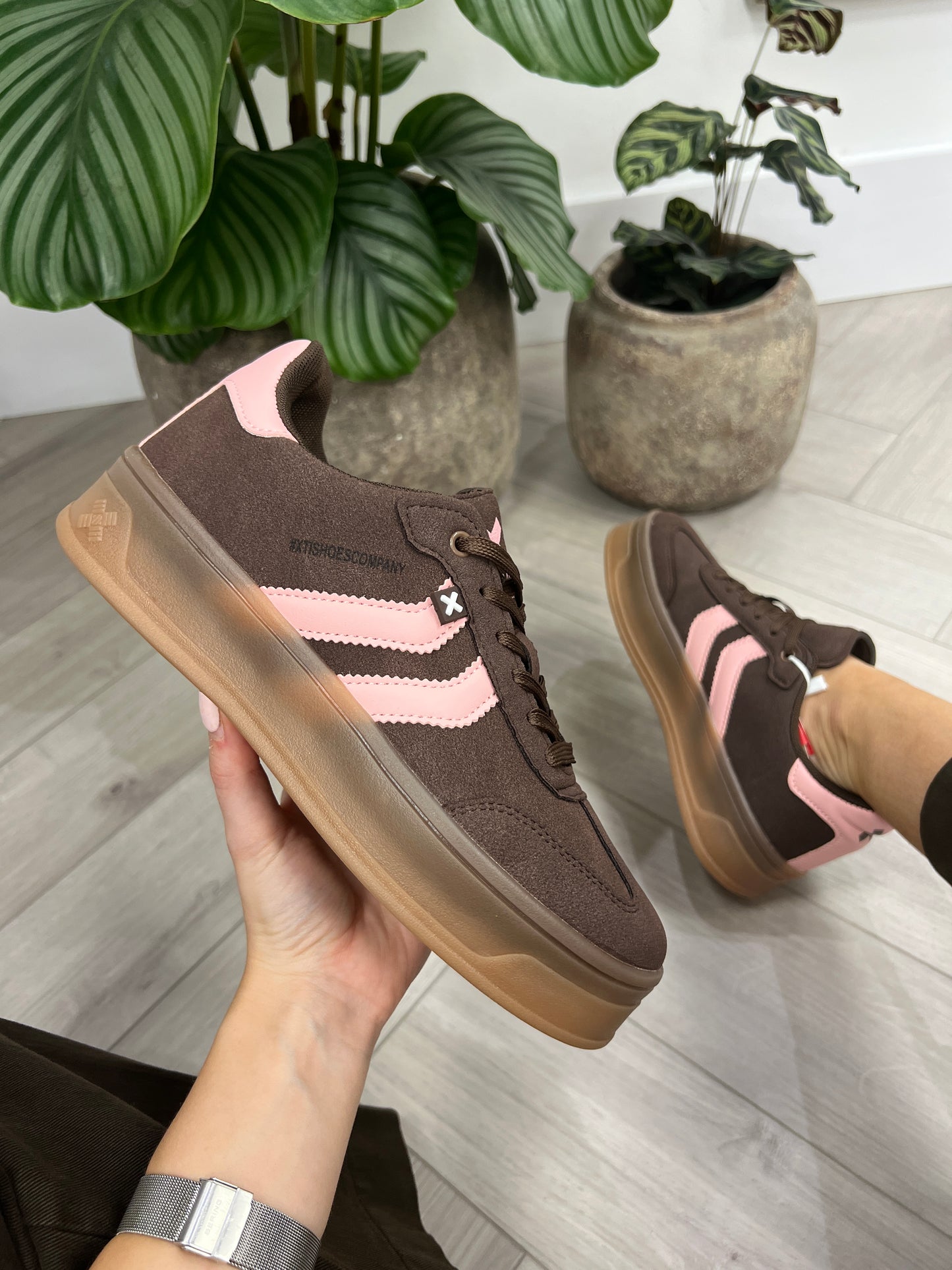XTI 144586 Gum Sole Sneaker - Brown