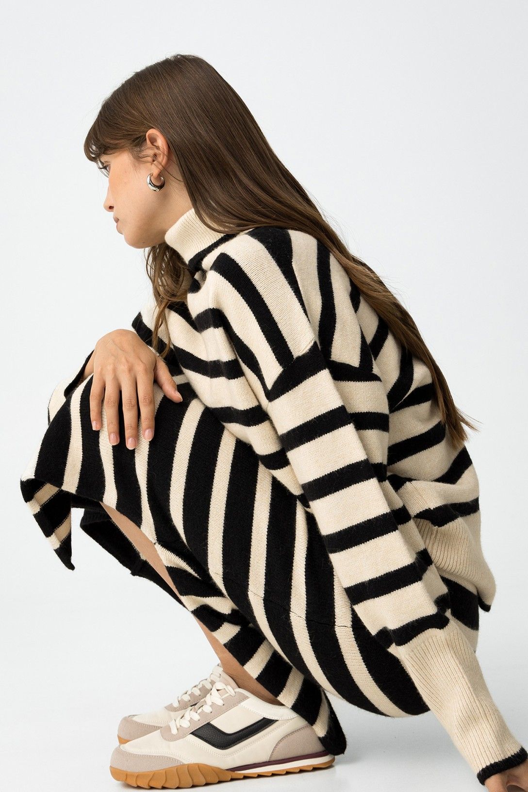 'Circe' Relaxed Fit Jumper - Black