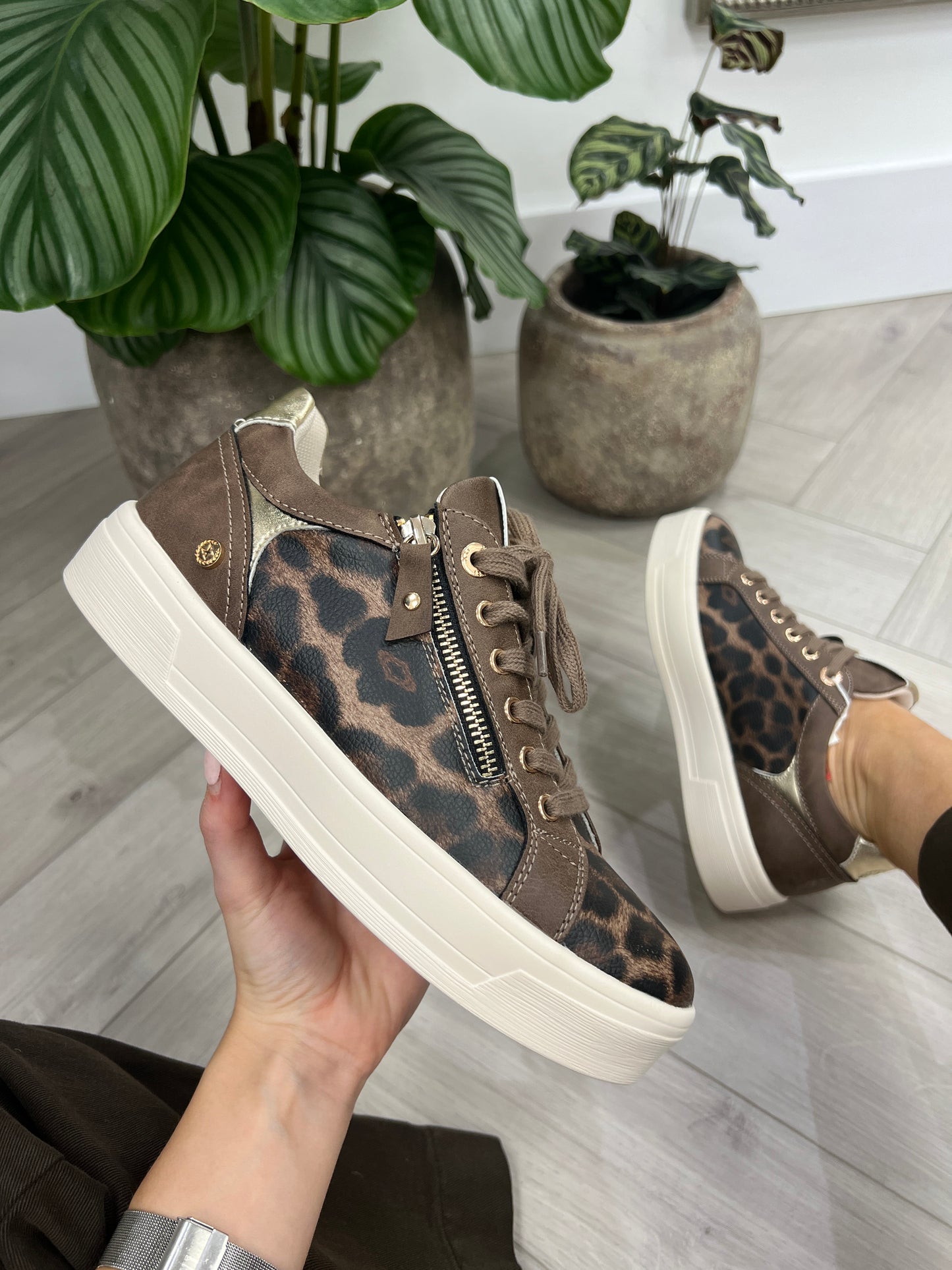 XTI 144161 Leopard Trainer - Taupe