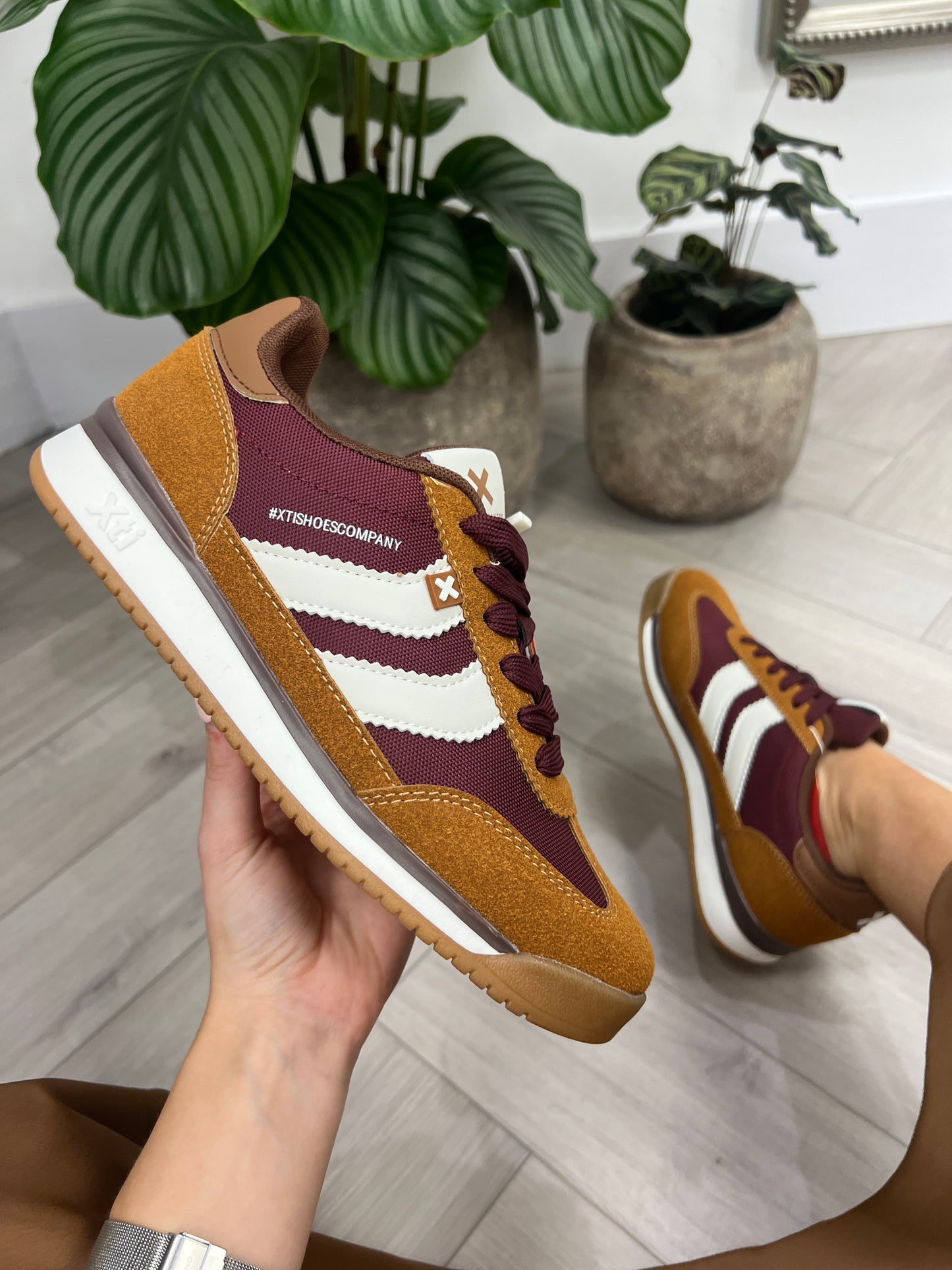 XTI 144587 Retro Sneaker - Camel