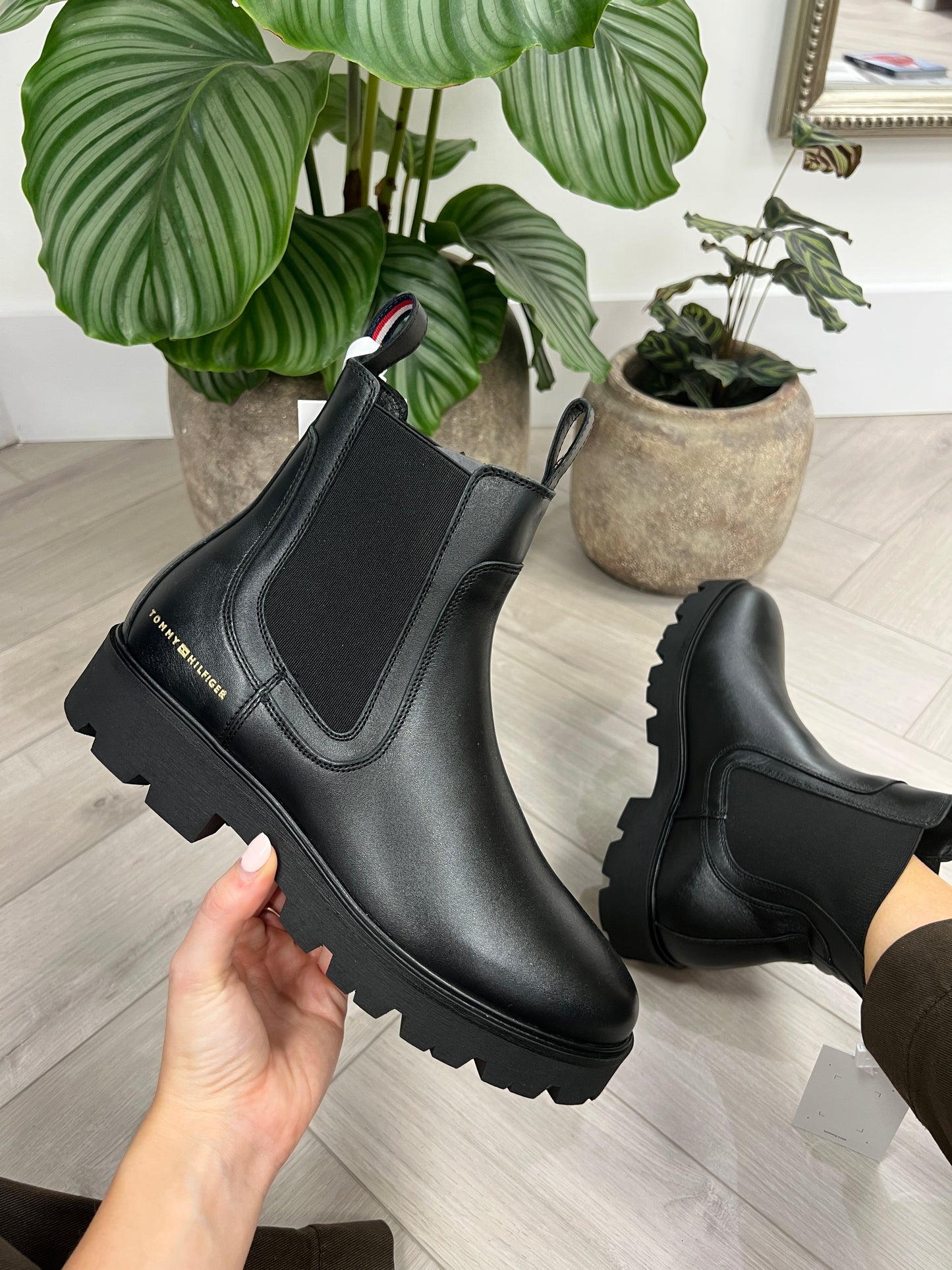 Leather Low Chelsea Boot - Black