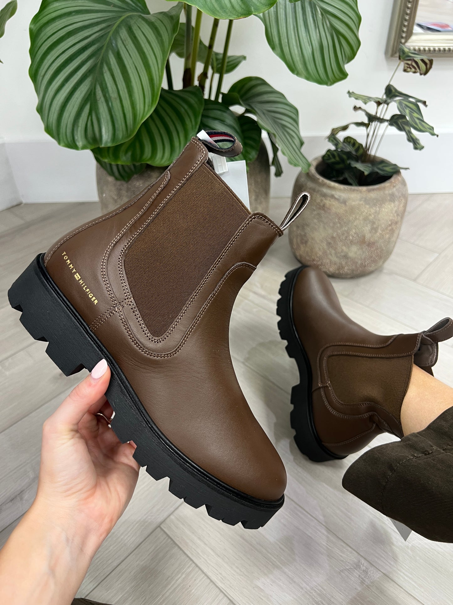 Leather Low Chelsea Boot - Legacy Brown