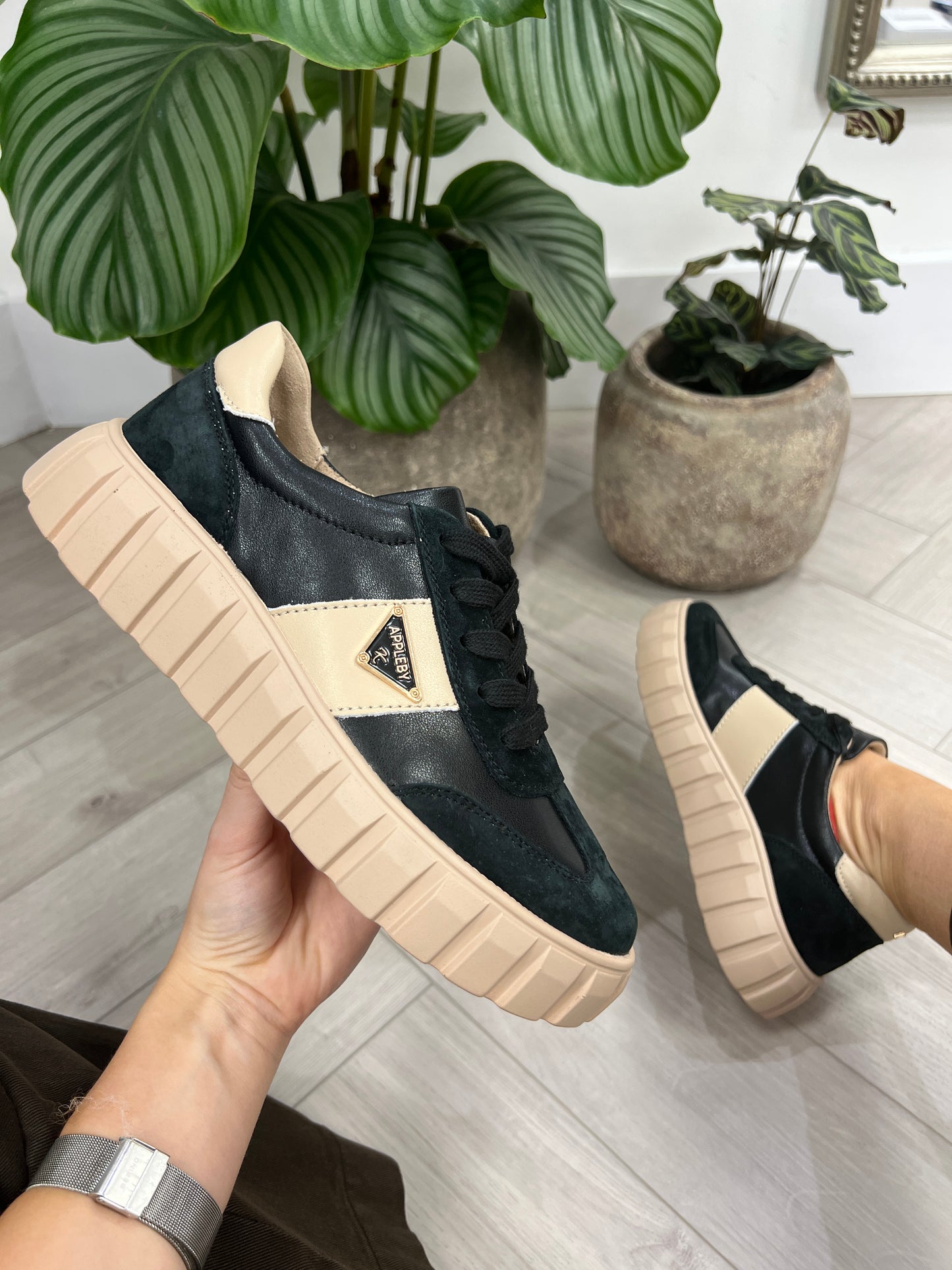 Kate Appleby ‘Severn’ Trainer - Schwarz
