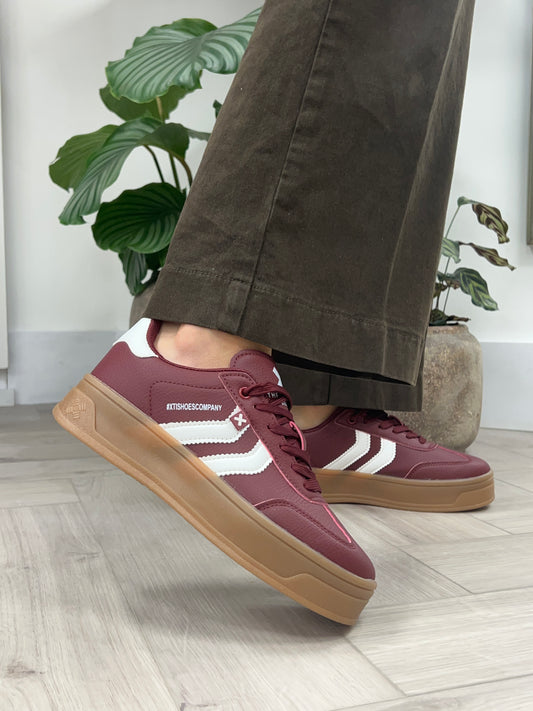 XTI 144585 Gum Sole Sneaker - Burgundy
