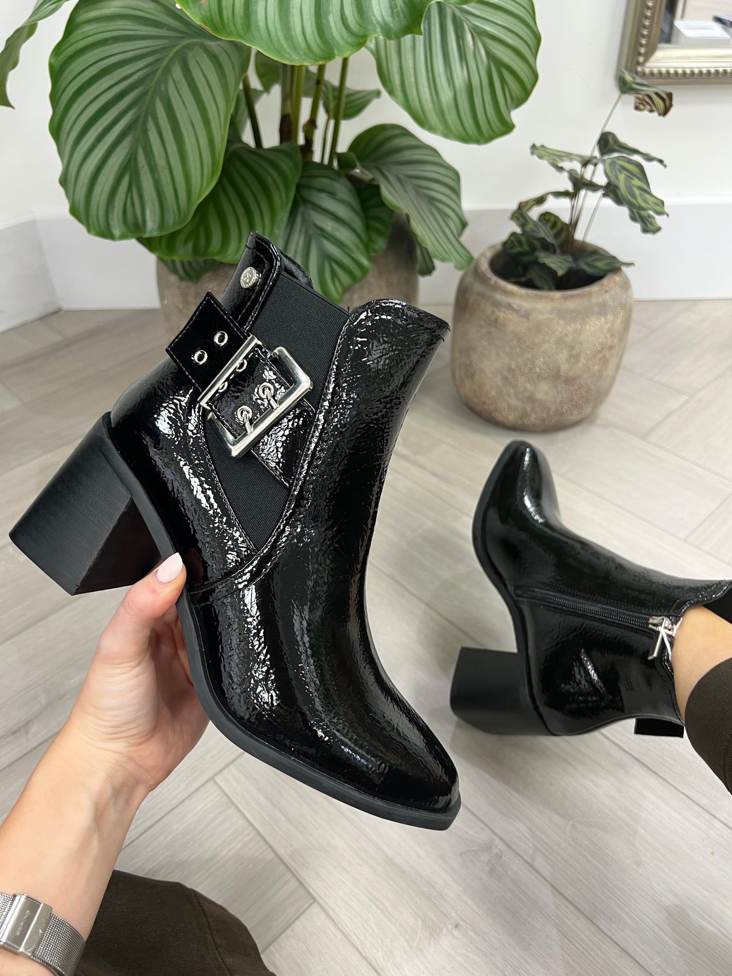 XTI 144315 Black Buckle Boot