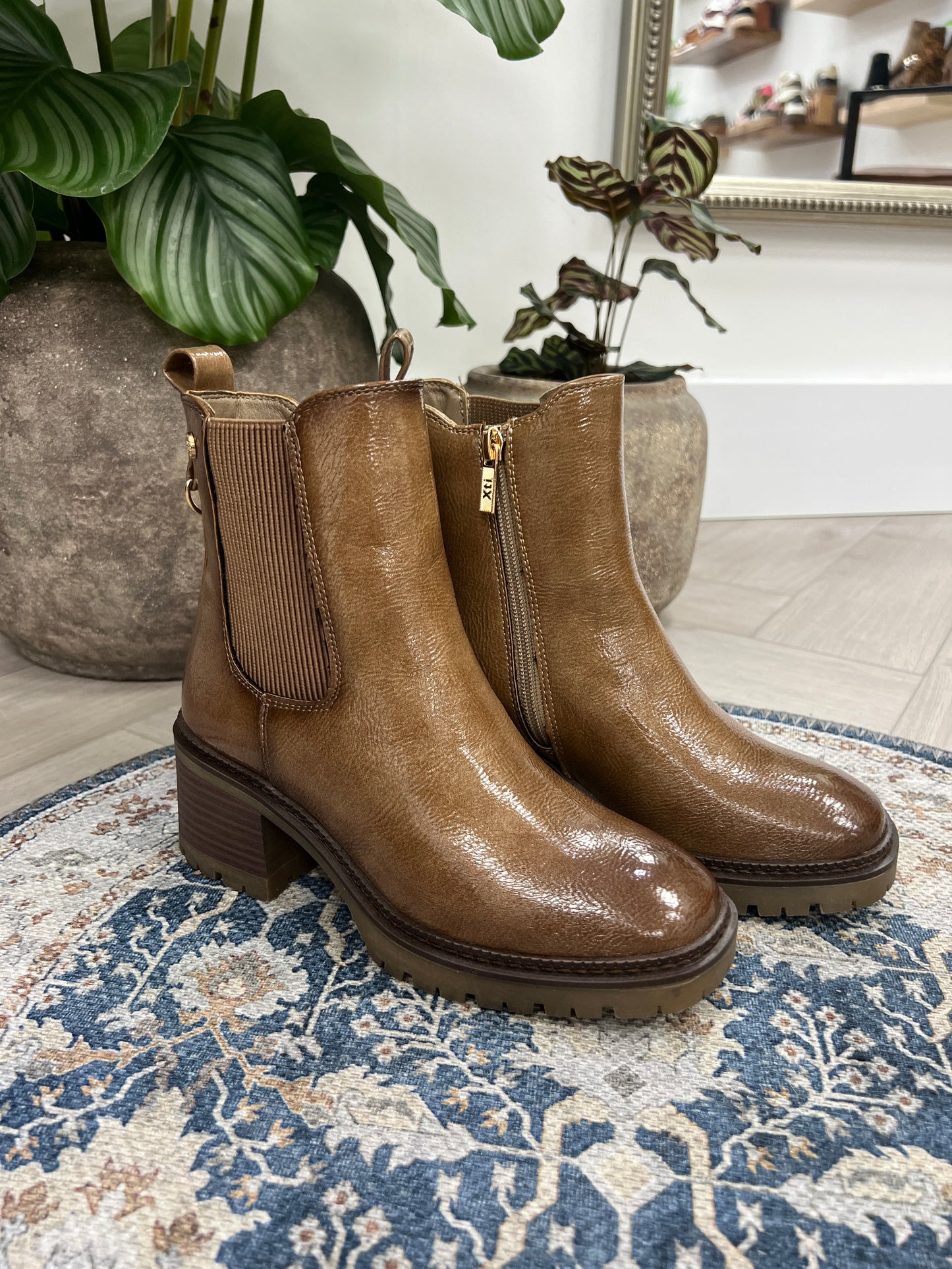 XTI 144277 Patent Ankle Boot - Beige