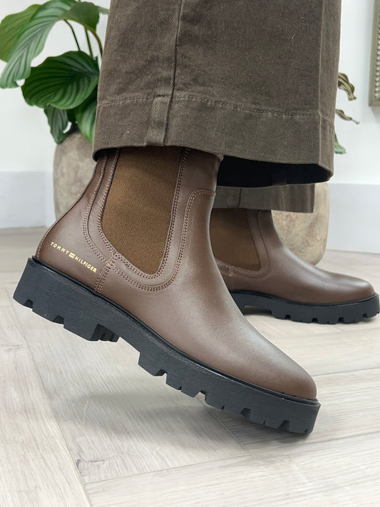 Leather Low Chelsea Boot - Legacy Brown