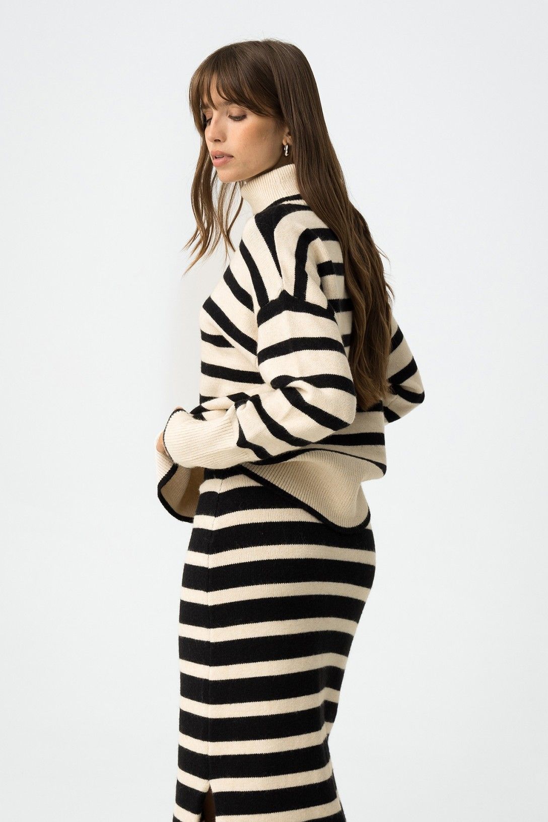 'Circe' Relaxed Fit Jumper - Black