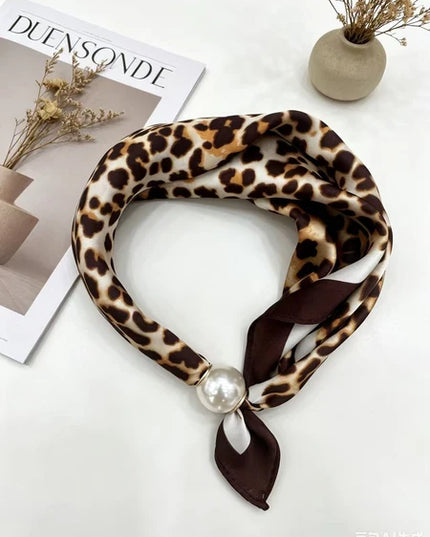 Magnetic Pearl Scarf - Leopard