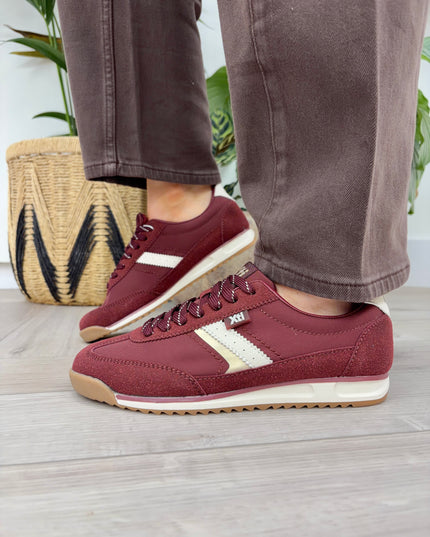 XTI Ladies Low Sneaker - Oxblood