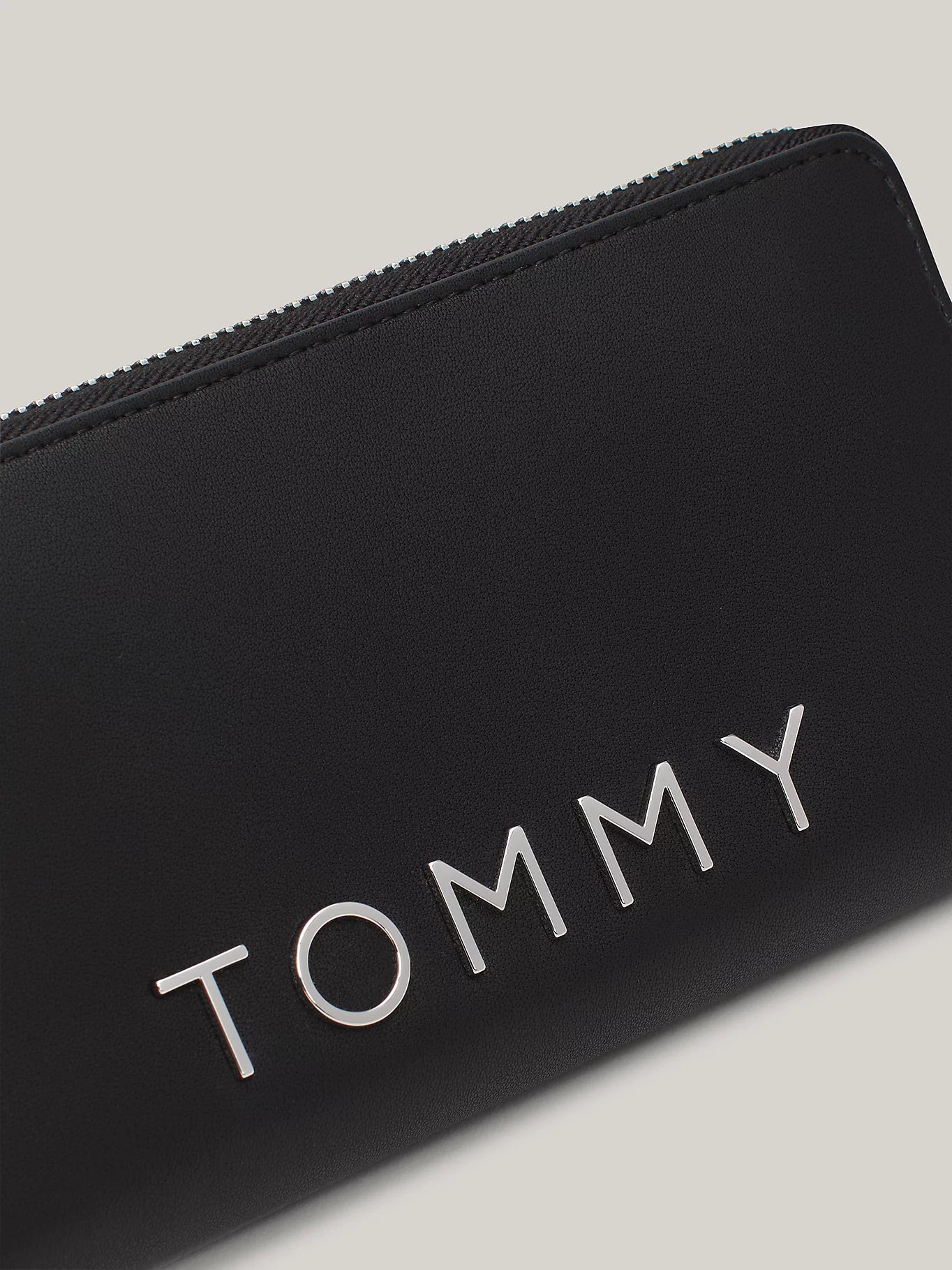 Tommy Jeans - City Logo Zip Around Wallet - Black