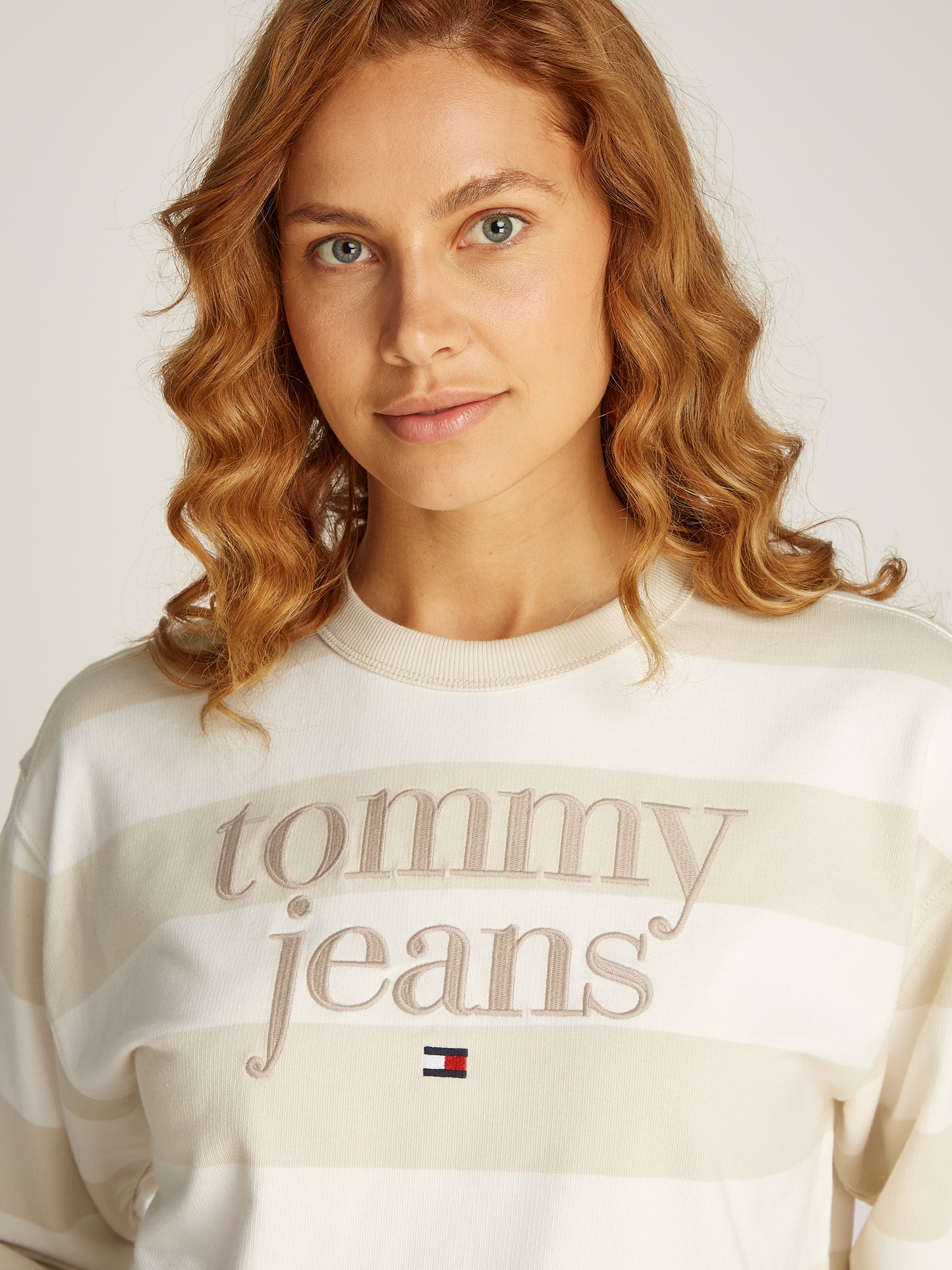 Tommy Jeans Relaxed Stripe Essential Crew Neck Sweater - Newsprint