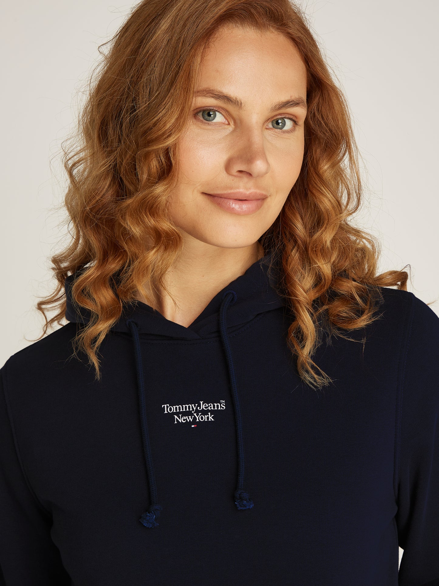 Tommy Jeans - Essential Logo Regular Hoodie - Navy