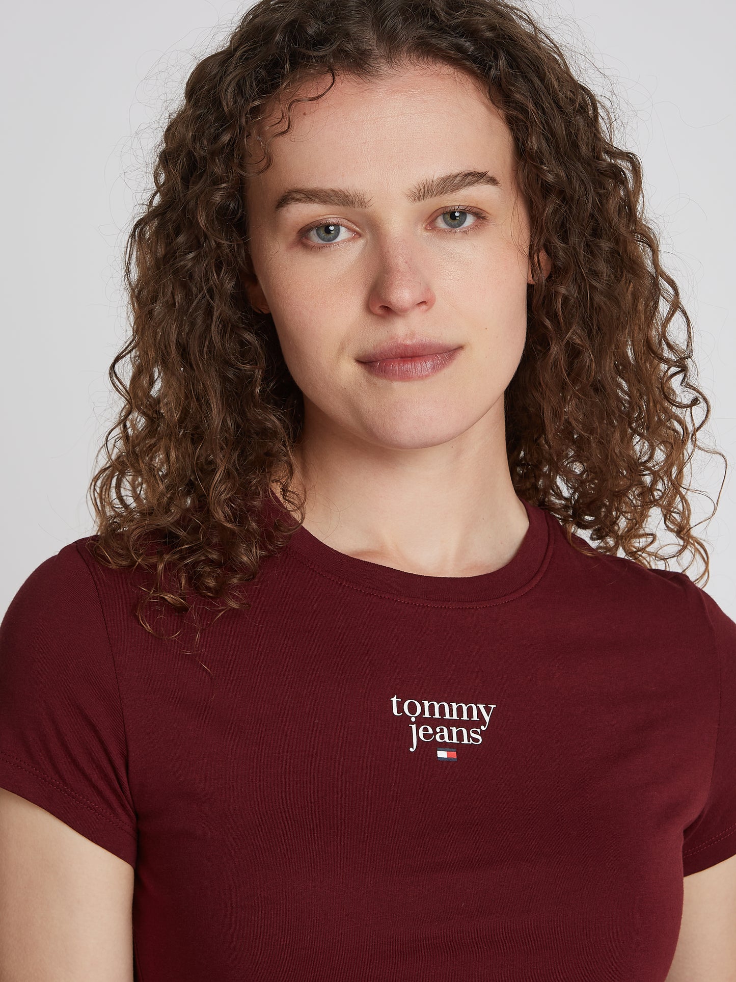 Tommy Jeans - Slim Essential Logo T-Shirt - Deep Rouge